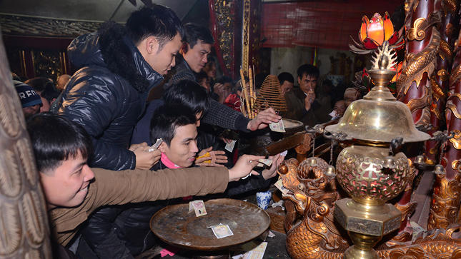 Dẹp "loạn" lễ hội